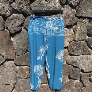 Wahine Toa cropped trouser with Lehua print.